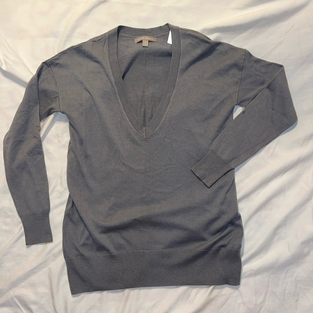 NWT banana republic deep v sweater